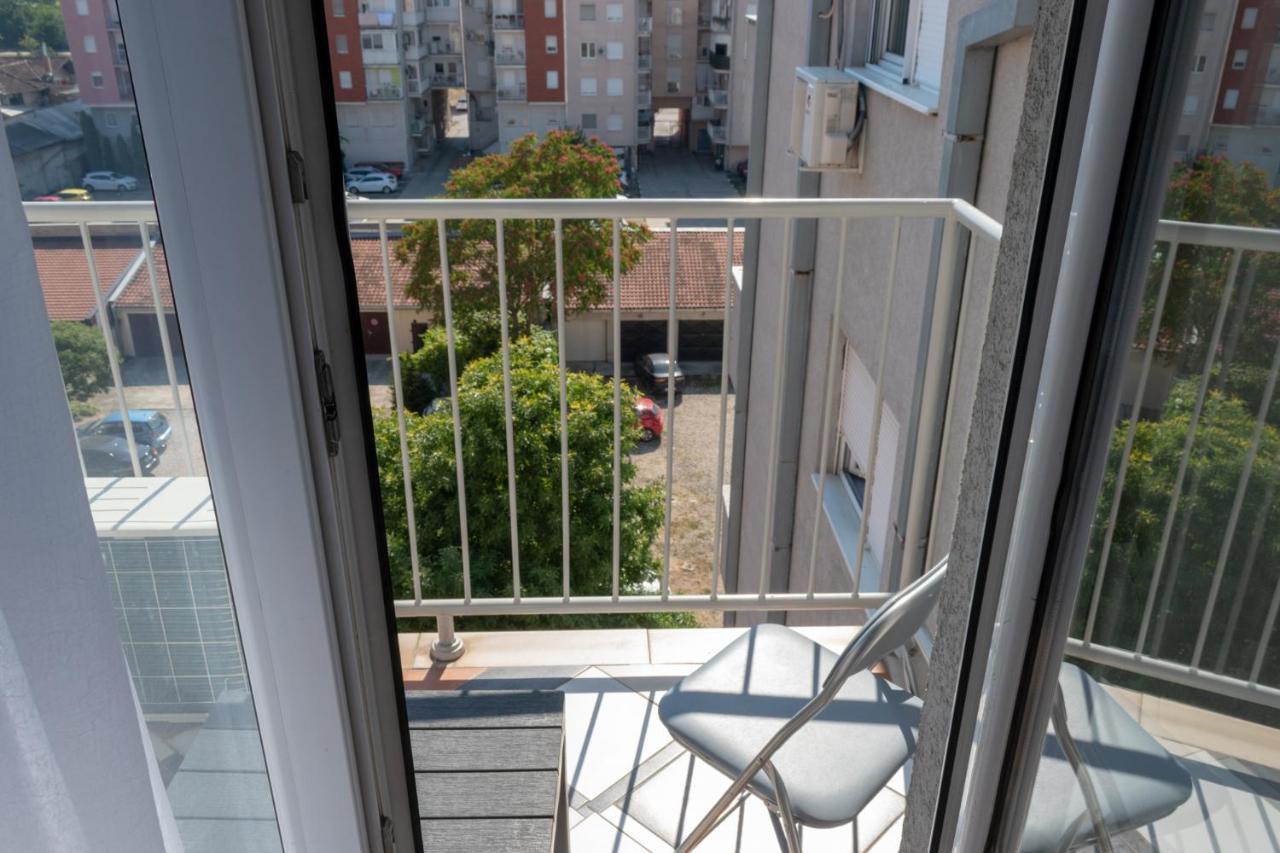 Apartamento Stan Na Dan 021 Novi Sad Exterior foto