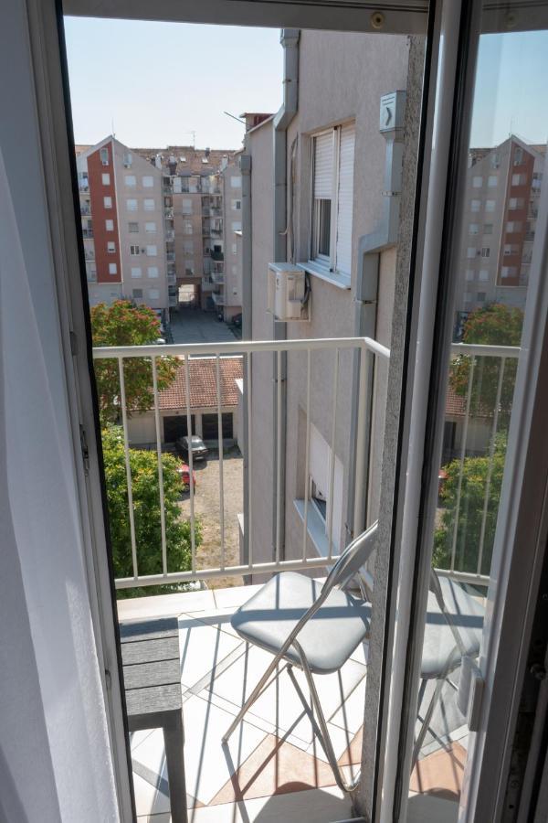 Apartamento Stan Na Dan 021 Novi Sad Exterior foto