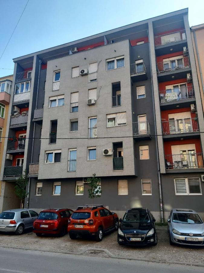 Apartamento Stan Na Dan 021 Novi Sad Exterior foto